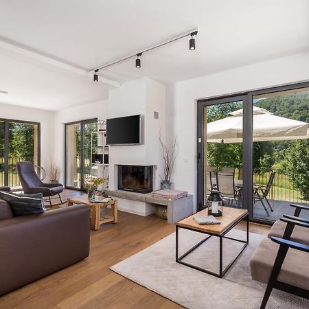 Modern Alpine Monsalbius Chalet Baske Ostarije Buitenkant foto