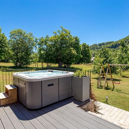 Modern Alpine Monsalbius Chalet Baske Ostarije Buitenkant foto