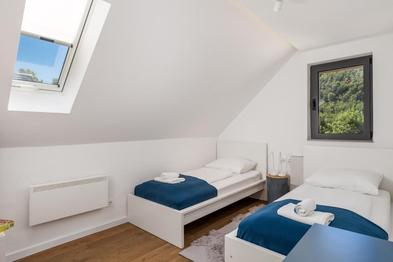 Modern Alpine Monsalbius Chalet Baske Ostarije Buitenkant foto