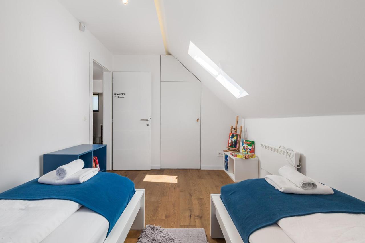Modern Alpine Monsalbius Chalet Baske Ostarije Buitenkant foto
